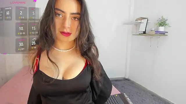 Snapshot of sashaa_petit chatting on September 22, 2025, 11:23 am sashaa petit online show from September 22, 2025, 11:23 am