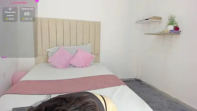 Snapshot of sashaa_petit chatting on September 27, 2025, 11:15 am sashaa petit online show from September 27, 2025, 11:15 am