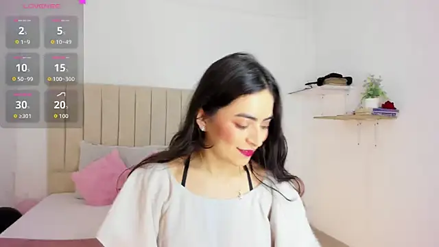 Snapshot of sashaa_petit chatting on October 4, 2025, 11:08 am sashaa petit online show from October 4, 2025, 11:08 am