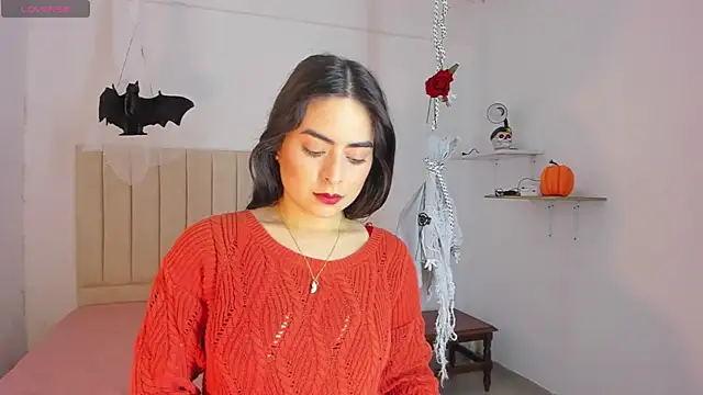 Snapshot of sashaa_petit chatting on October 20, 2025, 11:10 am sashaa petit online show from October 20, 2025, 11:10 am