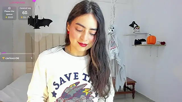 Snapshot of sashaa_petit chatting on October 24, 2025, 11:17 am sashaa petit online show from October 24, 2025, 11:17 am