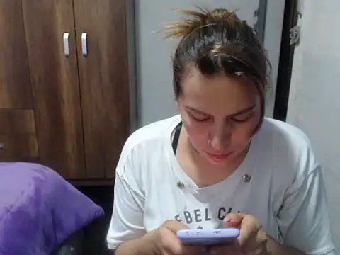 cloequeen15 online show from November 11, 2025, 5:46 pm