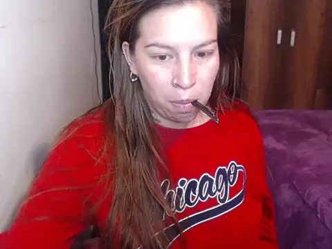 Snapshot of cloequeen15 chatting on March 7, 2026, 2:08 am cloequeen15 online show from March 7, 2026, 2:08 am