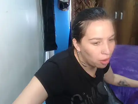 Snapshot of cloequeen15 chatting on March 20, 2026, 4:45 pm cloequeen15 online show from March 20, 2026, 4:45 pm