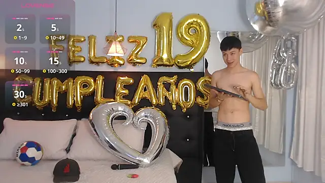 Snapshot of Abraham_horny18 chatting on October 11, 2025, 7:56 pm Abraham horny18 online show from October 11, 2025, 7:56 pm