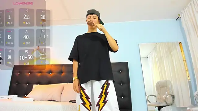 Snapshot of Abraham_horny18 chatting on October 22, 2025, 6:40 pm Abraham horny18 online show from October 22, 2025, 6:40 pm