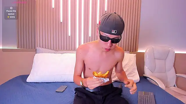 Snapshot of Abraham_horny18 chatting on October 28, 2025, 10:30 am Abraham horny18 online show from October 28, 2025, 10:30 am