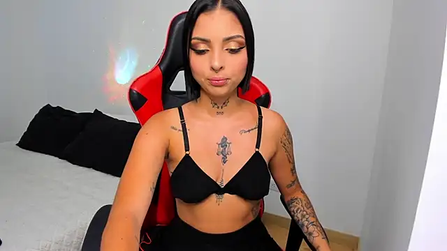 Snapshot of hannah_miltonn chatting on April 28, 2026, 7:30 pm hannah miltonn online show from April 28, 2026, 7:30 pm