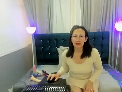 Snapshot of Oriana_Jhonson chatting on April 18, 2026, 12:09 pm Oriana Jhonson online show from April 18, 2026, 12:09 pm