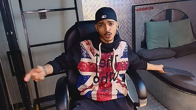 Snapshot of MarcusRain_ chatting on October 2, 2025, 3:24 am MarcusRain  online show from October 2, 2025, 3:24 am