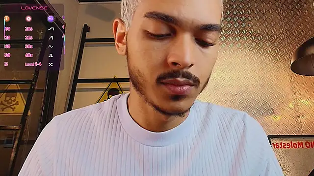 Snapshot of MarcusRain_ chatting on October 4, 2025, 3:59 am MarcusRain  online show from October 4, 2025, 3:59 am