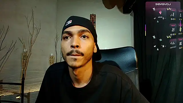 Snapshot of MarcusRain_ chatting on October 17, 2025, 7:27 pm MarcusRain  online show from October 17, 2025, 7:27 pm