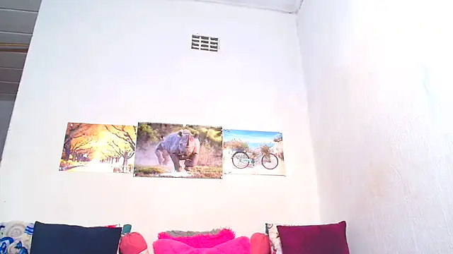 Snapshot of LoloQueen5 chatting on September 21, 2025, 12:07 pm LoloQueen5 online show from September 21, 2025, 12:07 pm