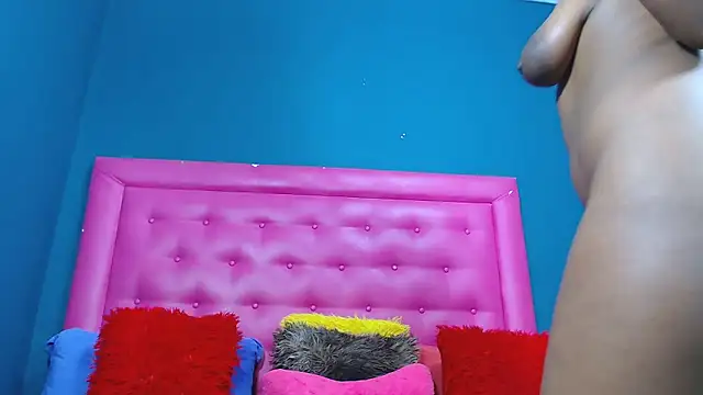 Snapshot of LoloQueen5 chatting on February 13, 2026, 3:41 pm LoloQueen5 online show from February 13, 2026, 3:41 pm