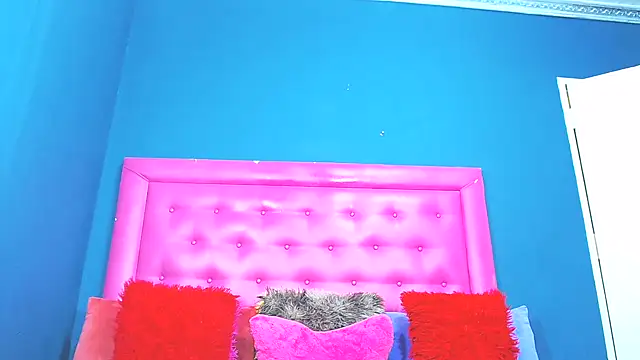 Snapshot of LoloQueen5 chatting on February 15, 2026, 2:58 pm LoloQueen5 online show from February 15, 2026, 2:58 pm