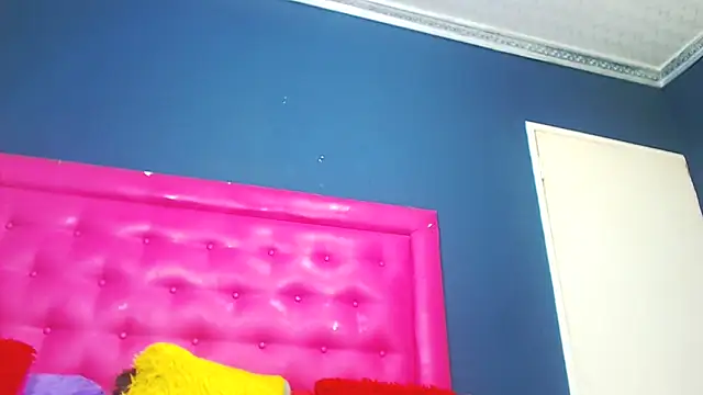 Snapshot of LoloQueen5 chatting on February 25, 2026, 11:20 am LoloQueen5 online show from February 25, 2026, 11:20 am