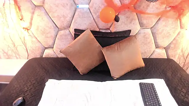 EXOTIC EBONY  online show from October 30, 2025, 7:03 pm