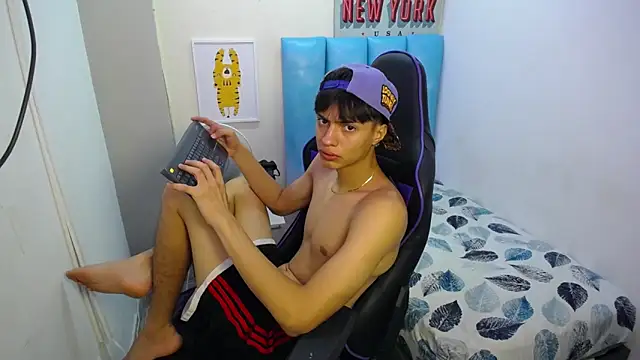 Justin gray  online show from September 22, 2025, 9:06 pm