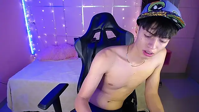 Justin gray  online show from September 23, 2025, 8:45 pm