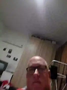 geilerd122 online show from September 18, 2025, 9:50 pm