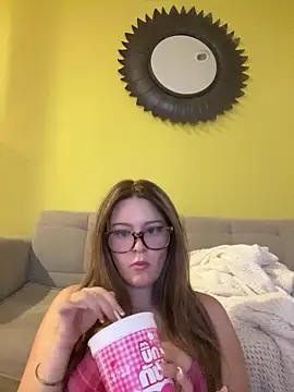 cherryrosealiee online show from April 25, 2026, 8:28 pm