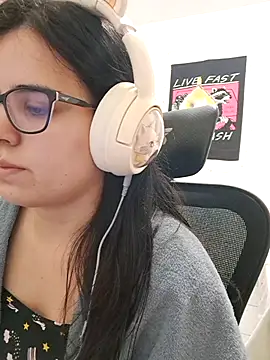 CutteGirl99 online show from October 20, 2025, 8:20 pm