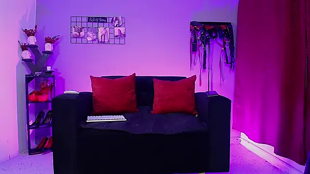 Daphne Clarke online show from October 14, 2025, 10:05 am