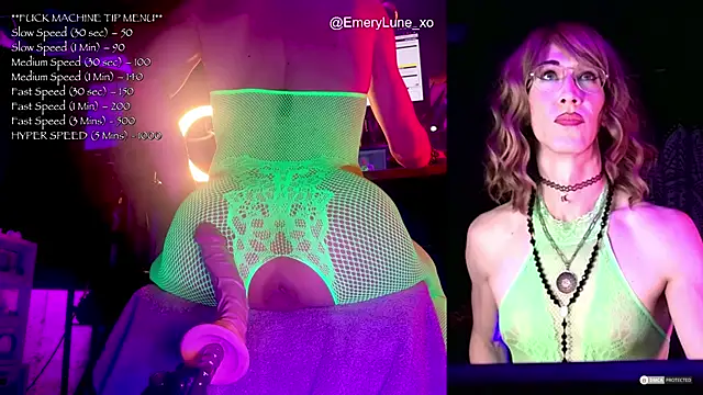 EmeryLune xo online show from October 22, 2025, 4:02 am