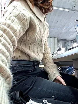 Snapshot of irina_hana chatting on January 7, 2026, 12:35 am irina hana online show from January 7, 2026, 12:35 am