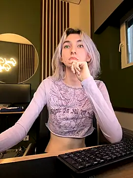 Snapshot of MiaInAir chatting on November 20, 2025, 12:27 pm MiaInAir online show from November 20, 2025, 12:27 pm