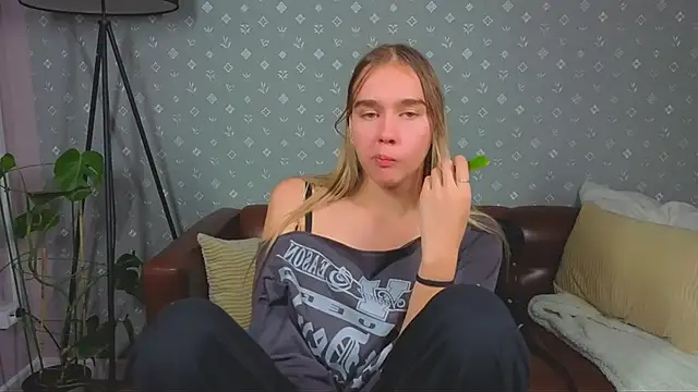 Snapshot of Vel1ka chatting on October 8, 2025, 11:52 am Vel1ka online show from October 8, 2025, 11:52 am