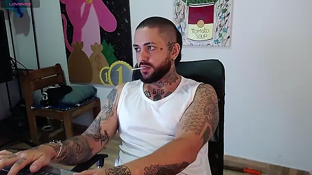 nicolastorres99 online show from March 18, 2026, 4:04 am