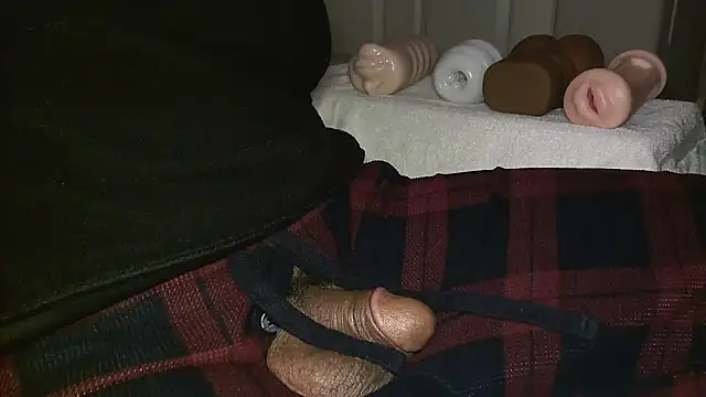 Snapshot of GRiZZLYBONE chatting on October 14, 2025, 6:03 am GRiZZLYBONE online show from October 14, 2025, 6:03 am