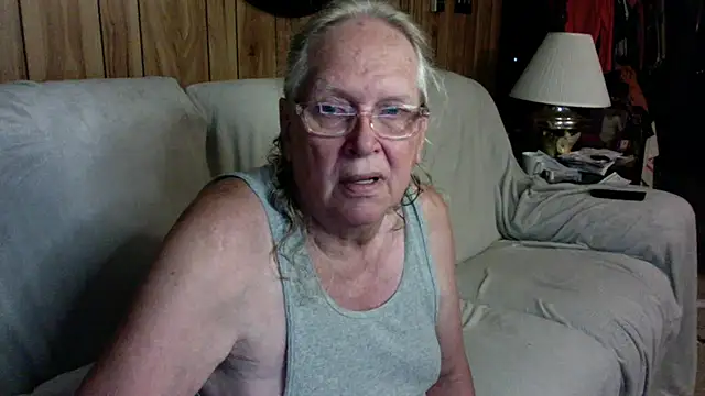 Snapshot of OldLadySara chatting on October 13, 2025, 12:10 am OldLadySara online show from October 13, 2025, 12:10 am