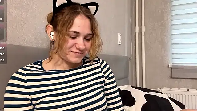 Snapshot of SunPunnyGirl chatting on September 22, 2025, 6:04 am SunPunnyGirl online show from September 22, 2025, 6:04 am