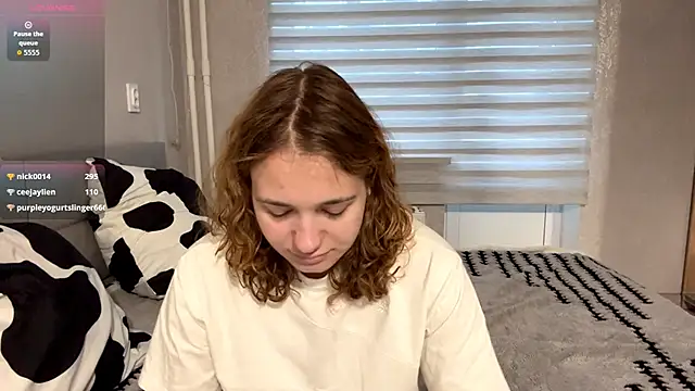 Snapshot of SunPunnyGirl chatting on September 23, 2025, 5:43 am SunPunnyGirl online show from September 23, 2025, 5:43 am