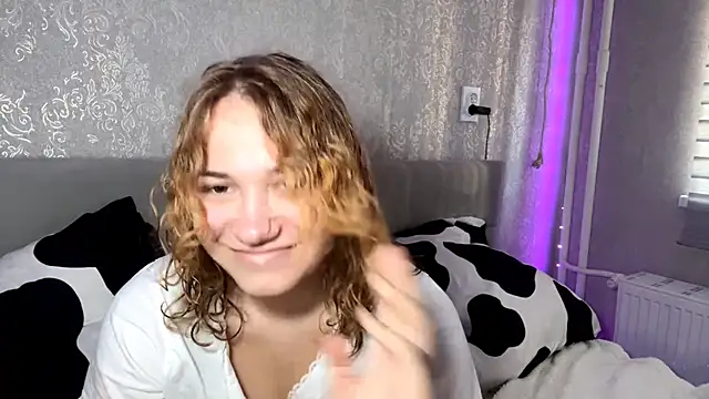 Snapshot of SunPunnyGirl chatting on September 30, 2025, 7:46 am SunPunnyGirl online show from September 30, 2025, 7:46 am