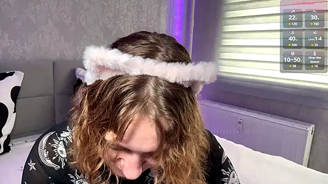 Snapshot of SunPunnyGirl chatting on October 5, 2025, 8:01 am SunPunnyGirl online show from October 5, 2025, 8:01 am