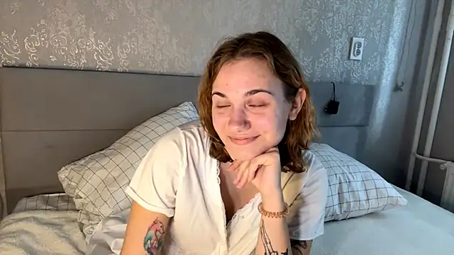 Snapshot of SunPunnyGirl chatting on October 13, 2025, 8:14 am SunPunnyGirl online show from October 13, 2025, 8:14 am