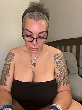 dieseldame1313 online show from September 30, 2025, 12:04 am