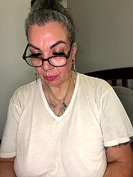 dieseldame1313 online show from November 6, 2025, 1:50 am