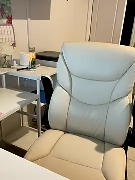 delinalake online show from December 21, 2025, 11:45 pm