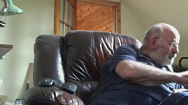 janzer13 online show from October 17, 2025, 1:14 pm