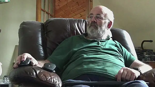 janzer13 online show from October 26, 2025, 2:12 pm