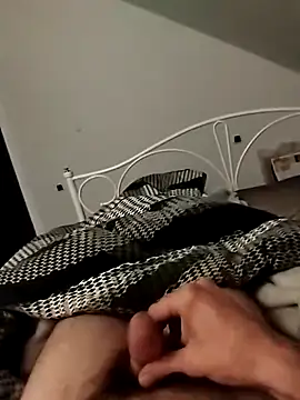 Snapshot of tip_hard_cock chatting on November 4, 2025, 8:30 pm tip hard cock online show from November 4, 2025, 8:30 pm