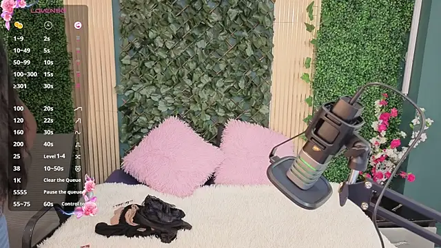 Snapshot of MihaCarther chatting on October 4, 2025, 1:31 pm MihaCarther online show from October 4, 2025, 1:31 pm