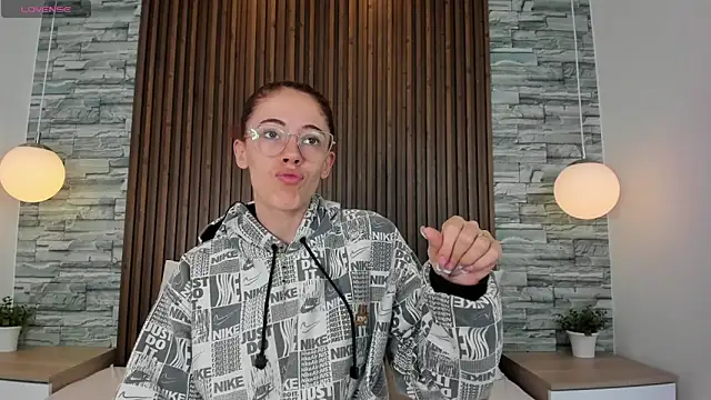 Snapshot of melodyvega0591 chatting on October 12, 2025, 1:10 pm melodyvega0591 online show from October 12, 2025, 1:10 pm