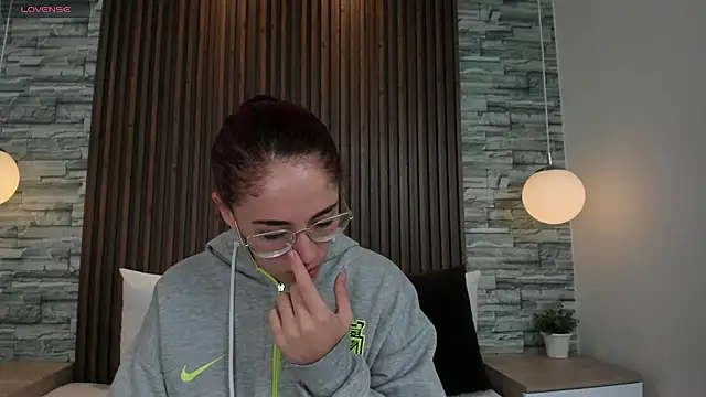 Snapshot of melodyvega0591 chatting on October 23, 2025, 1:10 pm melodyvega0591 online show from October 23, 2025, 1:10 pm