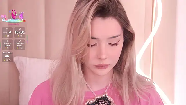 Snapshot of Nesolla chatting on February 15, 2026, 7:10 pm Nesolla online show from February 15, 2026, 7:10 pm