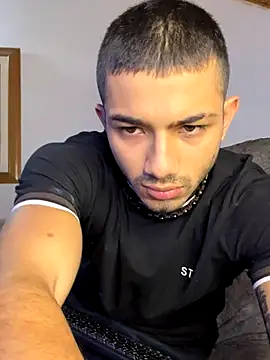 ArturoCardona  online show from October 17, 2025, 10:40 am